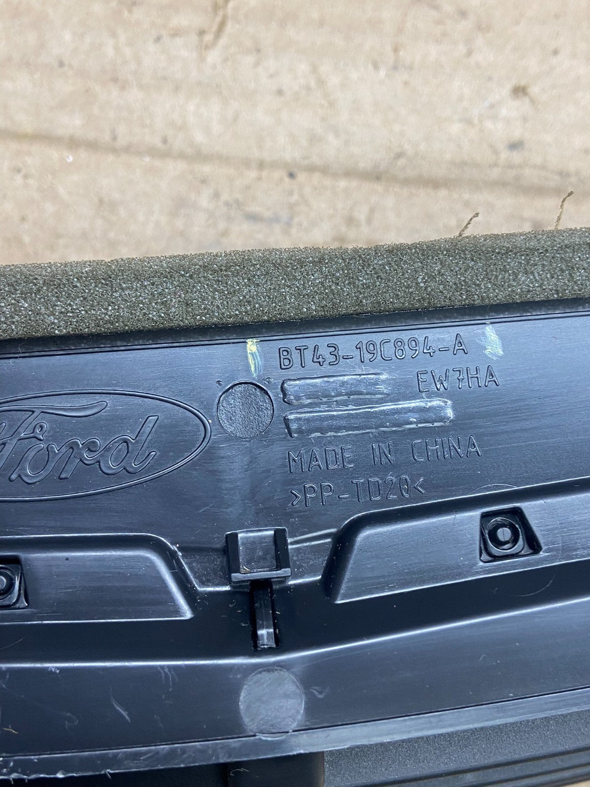 2011 to 2014 Ford Edge Center Dash Radio Panel Air Vent ah5330 DG5