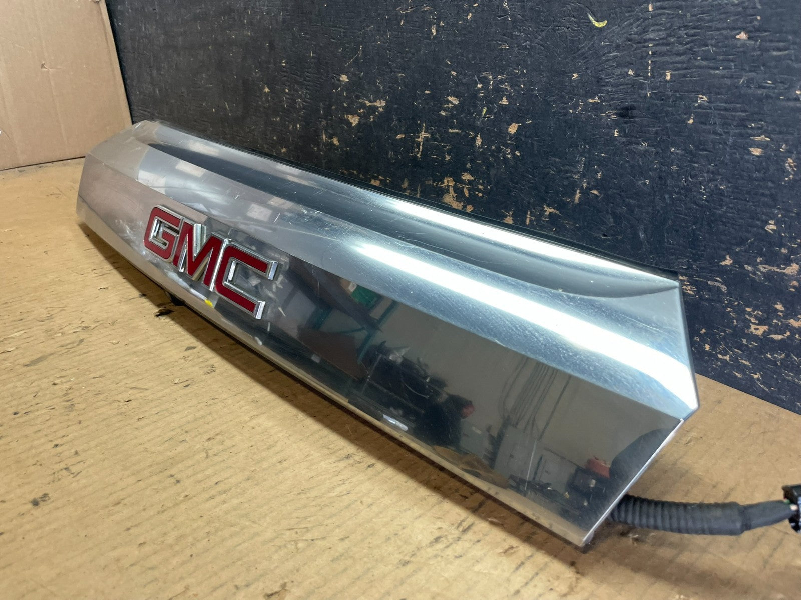 2011 to 2015 GMC Terrain Tailgate Liftgate with Camera Molding OEM AA5956 DG2