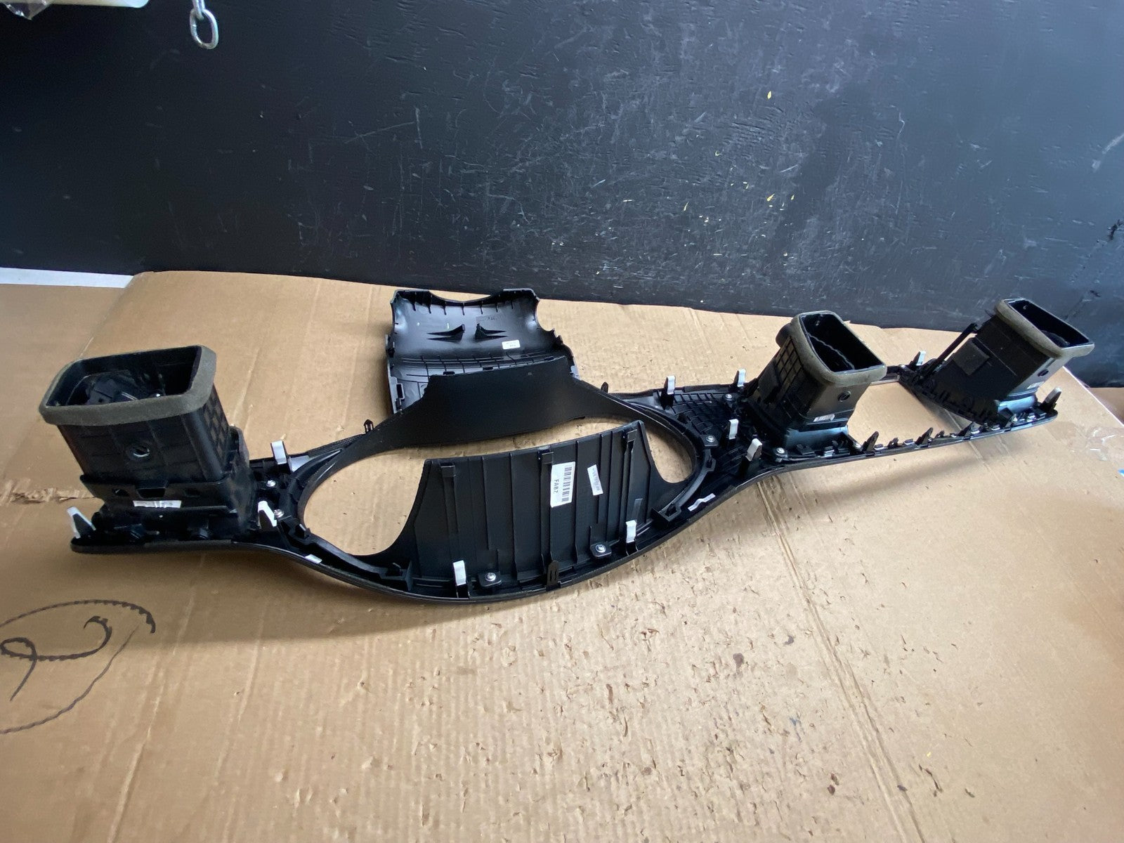 2015 to 2018 Kia Sedona Speedometer Radio Bezel Air Vent 84850-a9010 AE4198 DG3