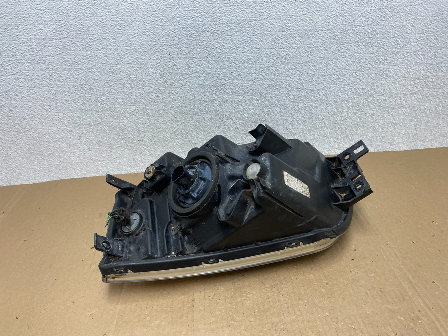 2004 - 2011 Mitsubishi Endeavor Headlight Right Passenger Rh Side AC5739 DW4