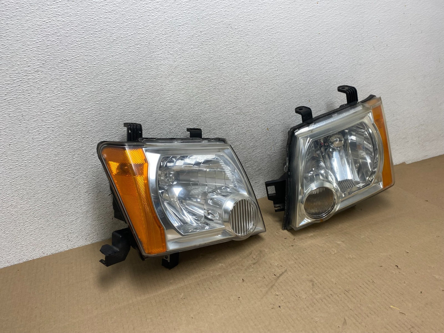 2005-2015 Nissan Xterra Driver Left+Right Side Set Headlights AG5869 DW2