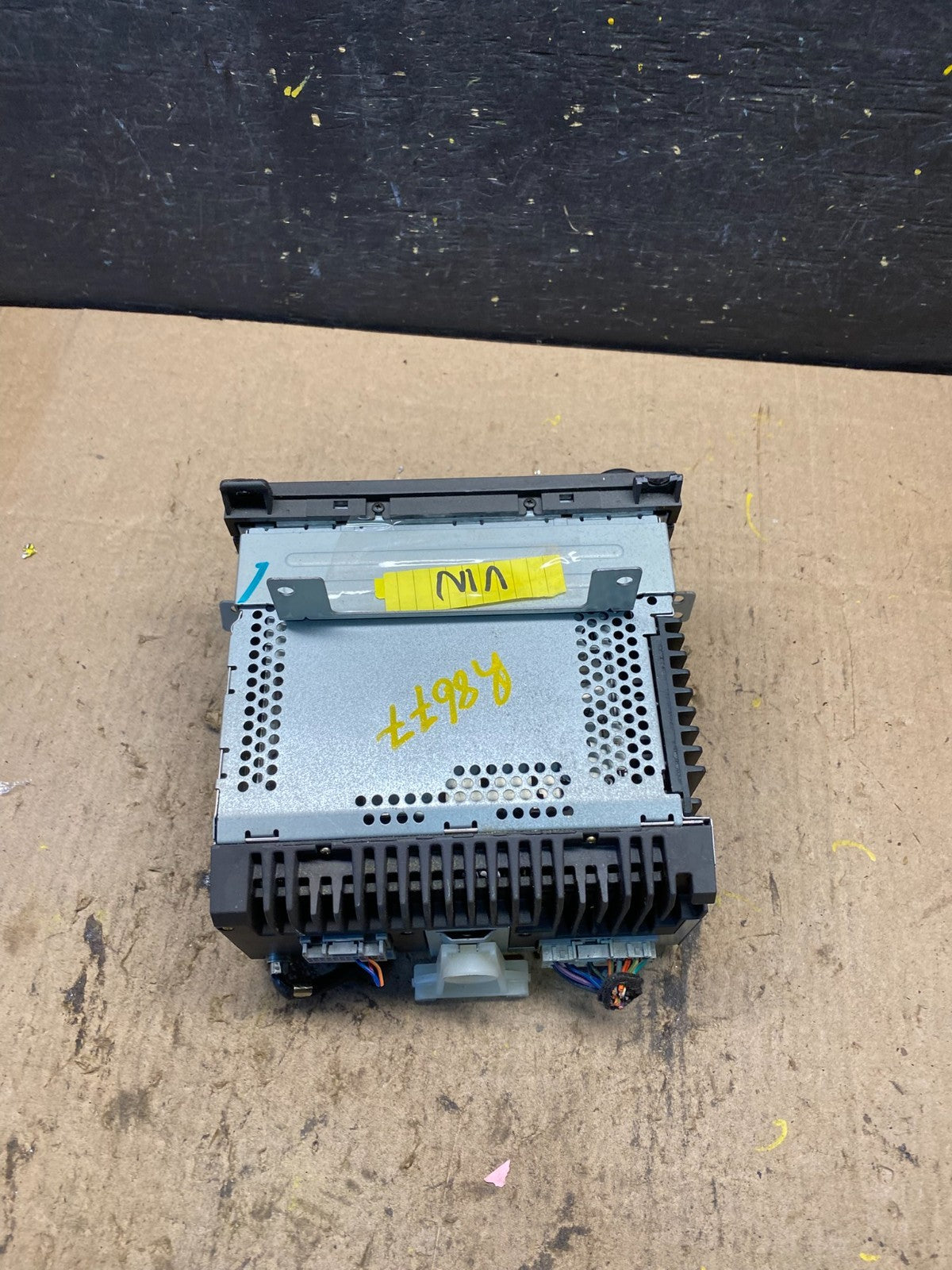 2003 - 2005 Lincoln Town Car AM/FM Radio Tape CD Player T6134 DG4