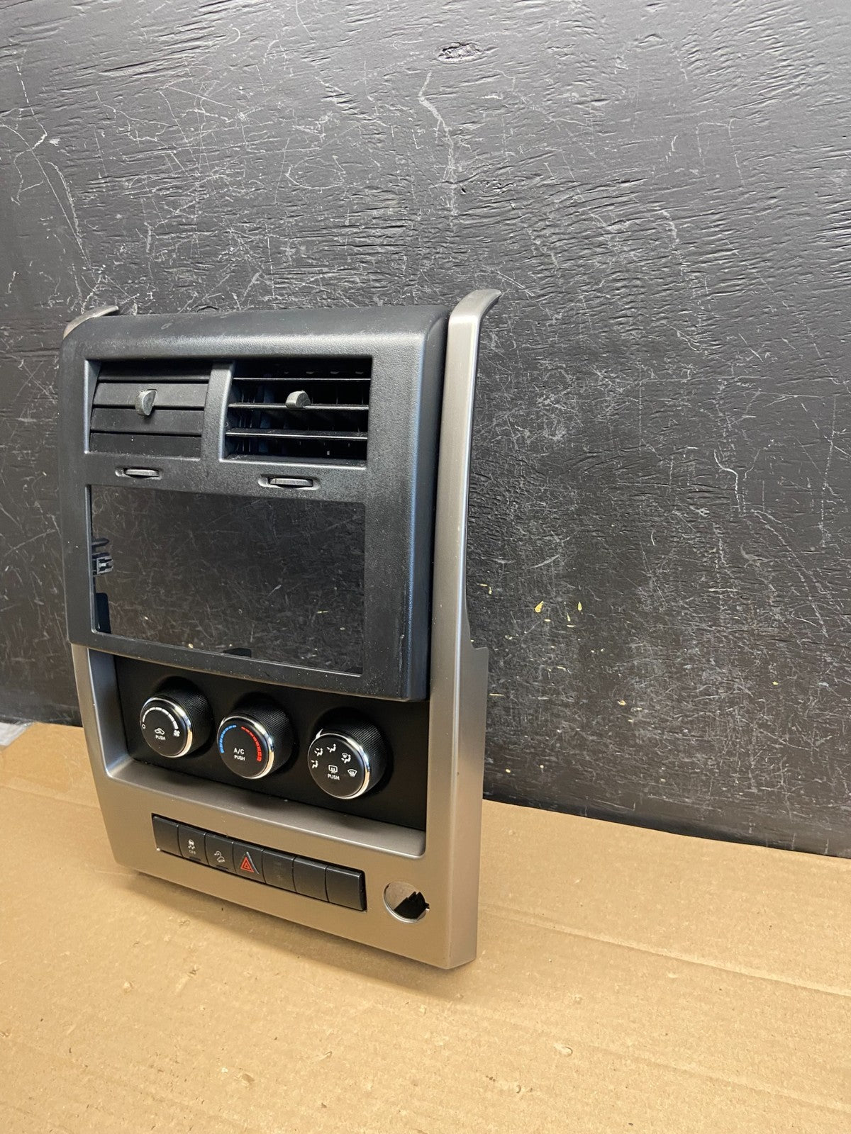 2008 to 2012 Jeep Liberty Dash Climate Temperature Control Radio Bezel AG5152 DG2