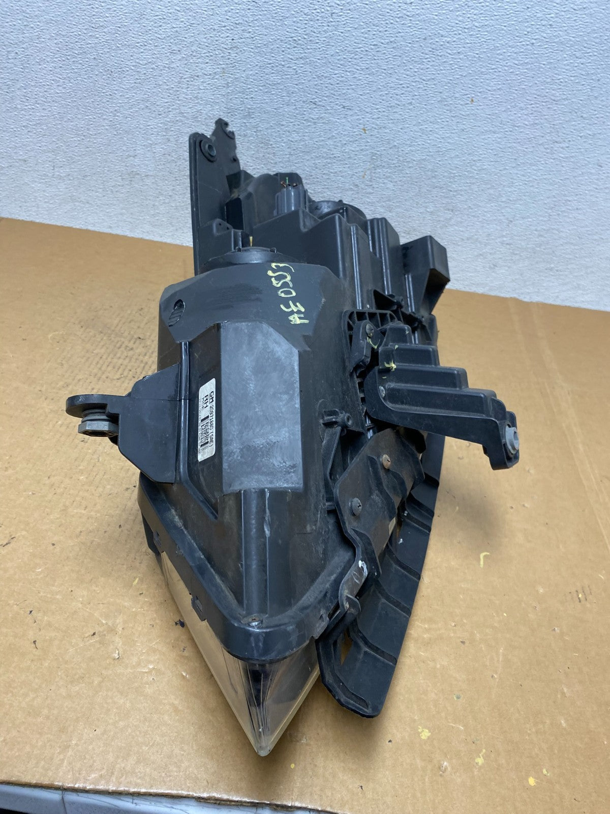 2013-2017 Chevrolet Traverse Right Passenger Side Halogen Headlight AE0553 DW9