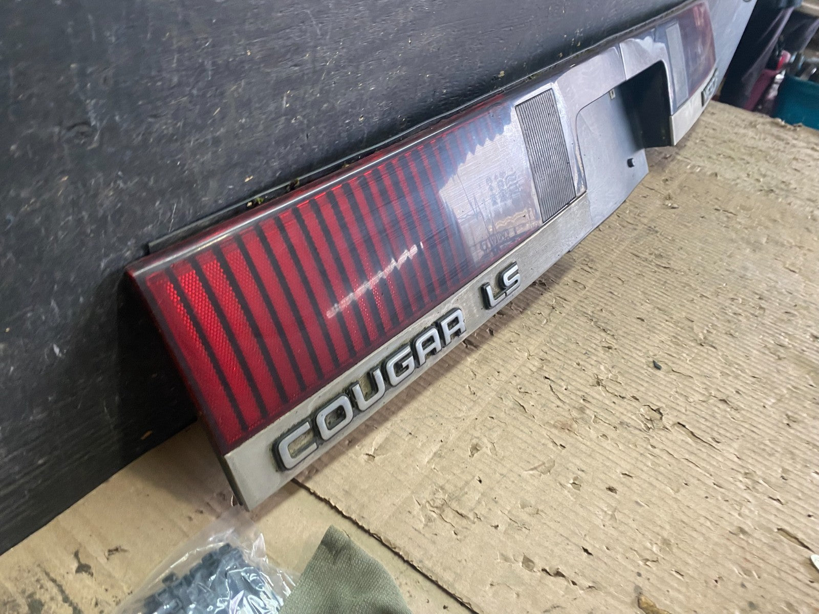 1989 1990 Mercury Cougar LS Rear Trunk Center Tailgate Tail Light Panel w9937 DG2