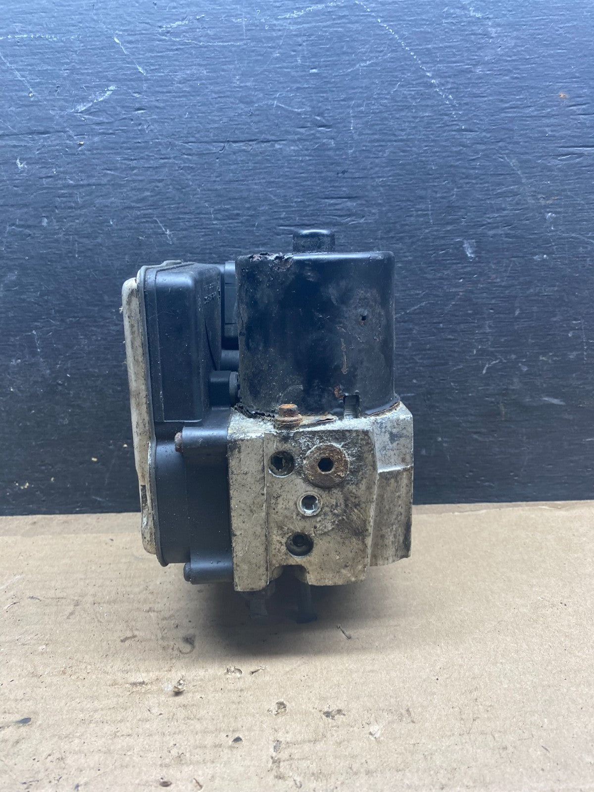 2004-2006 Chevrolet Express ABS Pump Control 13567118 Module q1425 DG3
