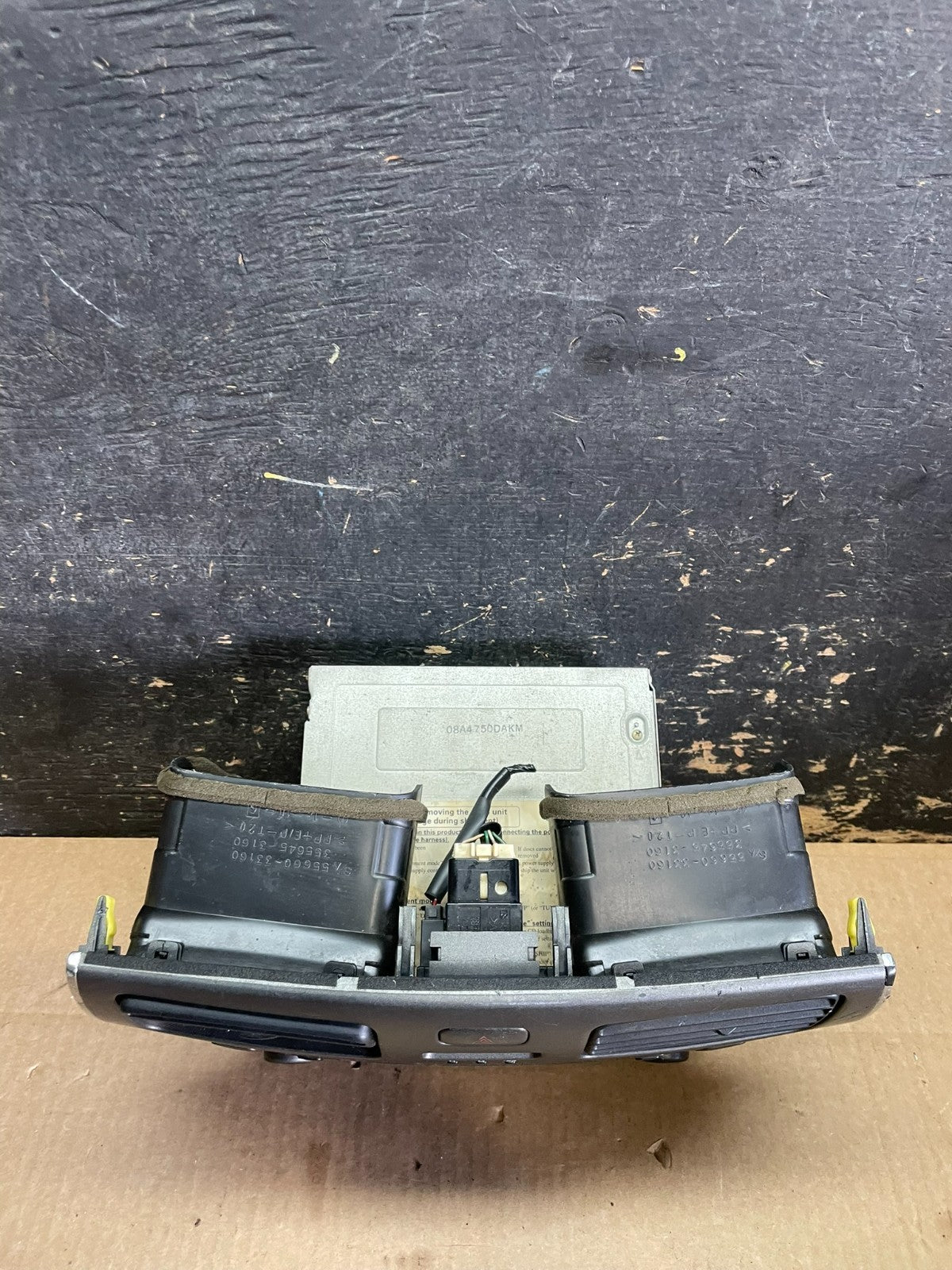 2004 to 2006 Lexus ES330 Es300 Radio Receiver Tape CD Air Vent AB8743 DG6