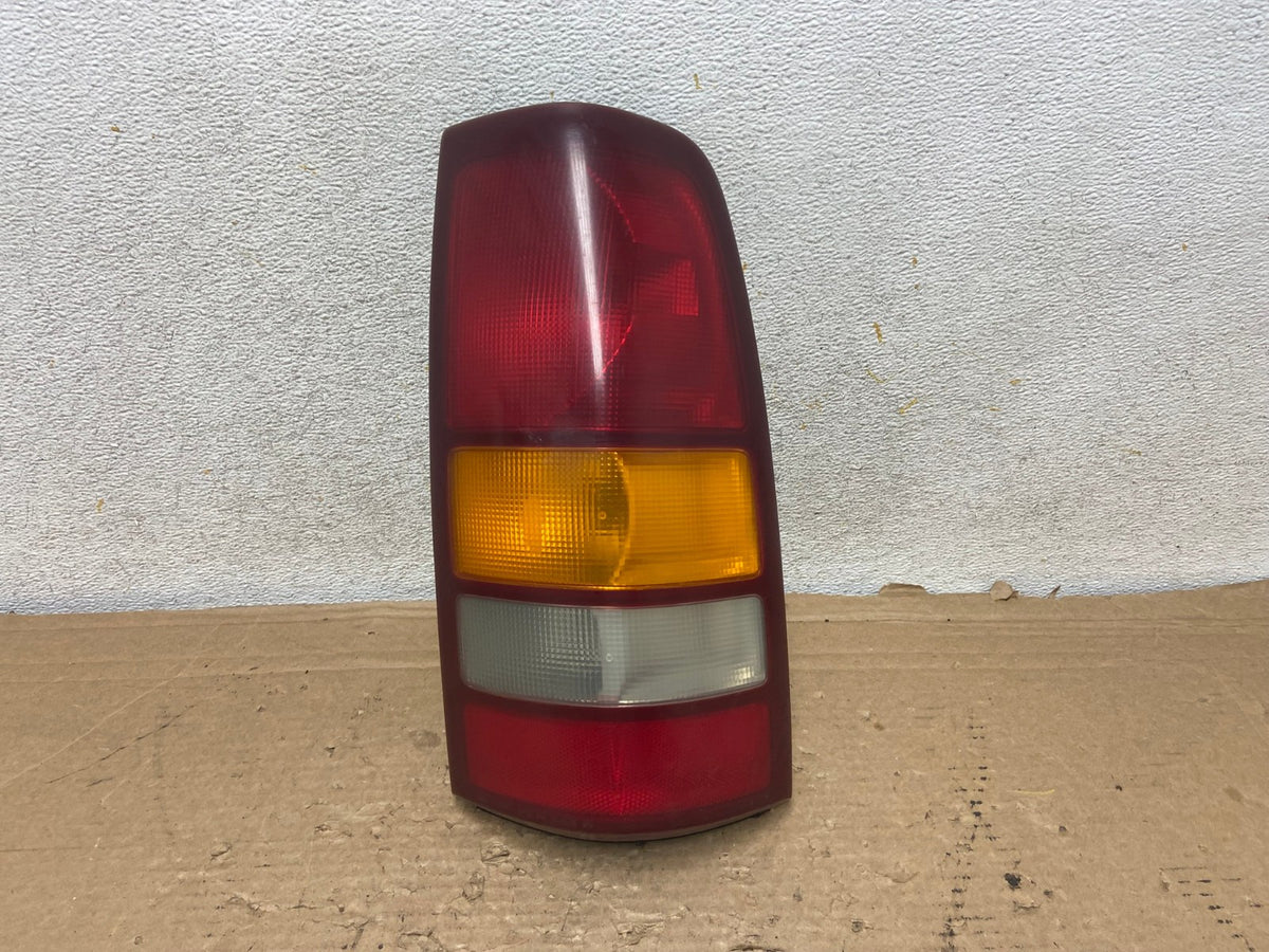 1999-2002 Chevrolet Silverado 1500 Right Passenger Side Tail Light AH9192 LK0
