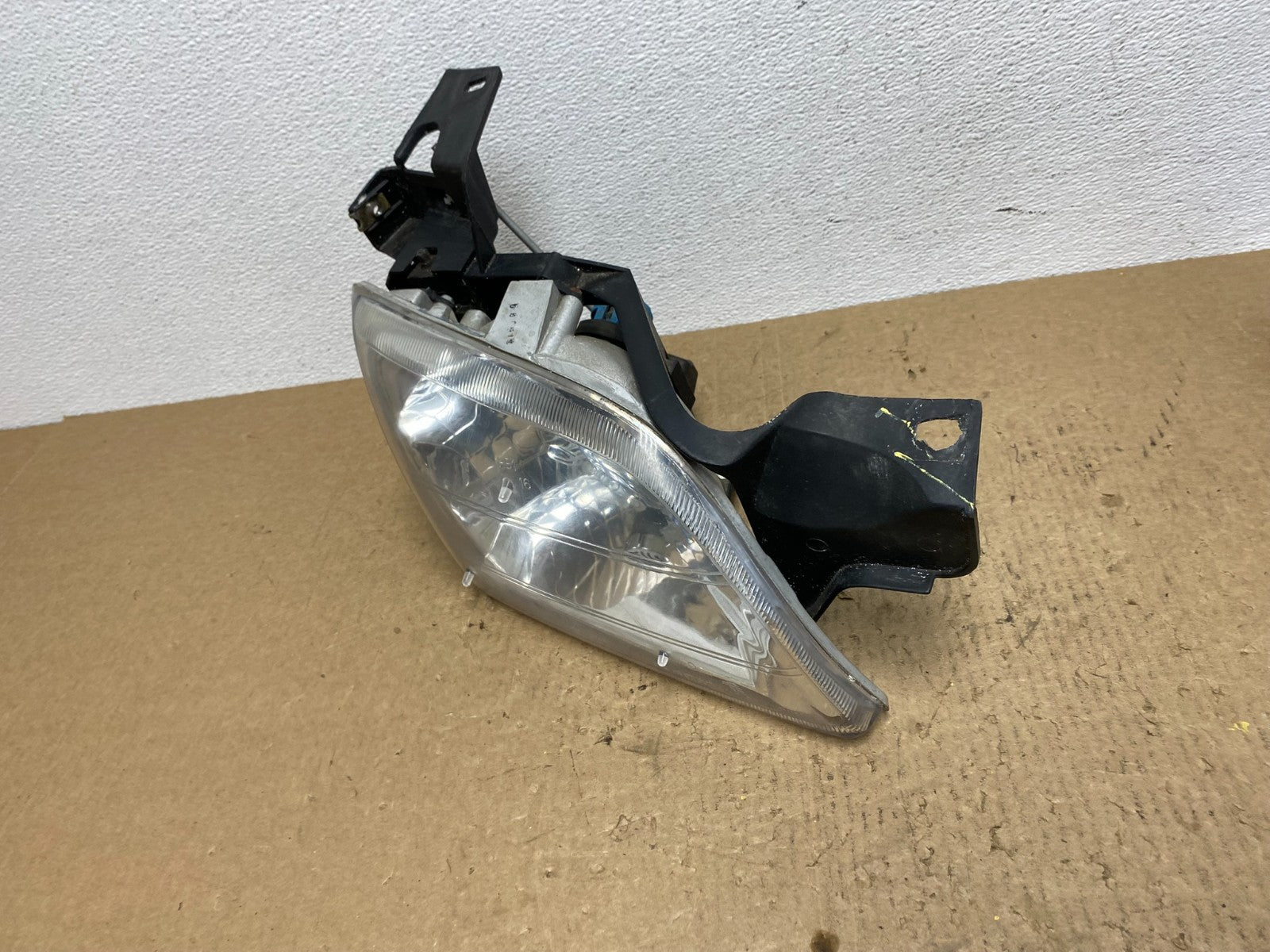 1997 to 2005 Chevrolet Venture Montana Right Passenger RH Headlight AC1584 DW1
