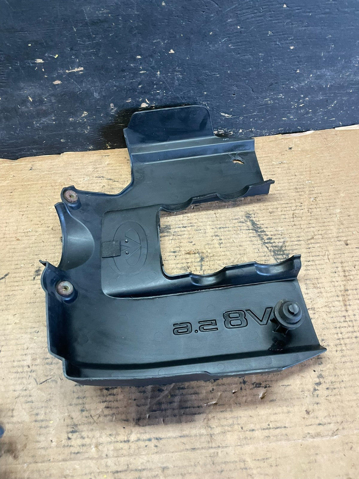 2004 to 2007  Infiniti QX56 Engine Cover Motor Shield Oem s1137 DG7