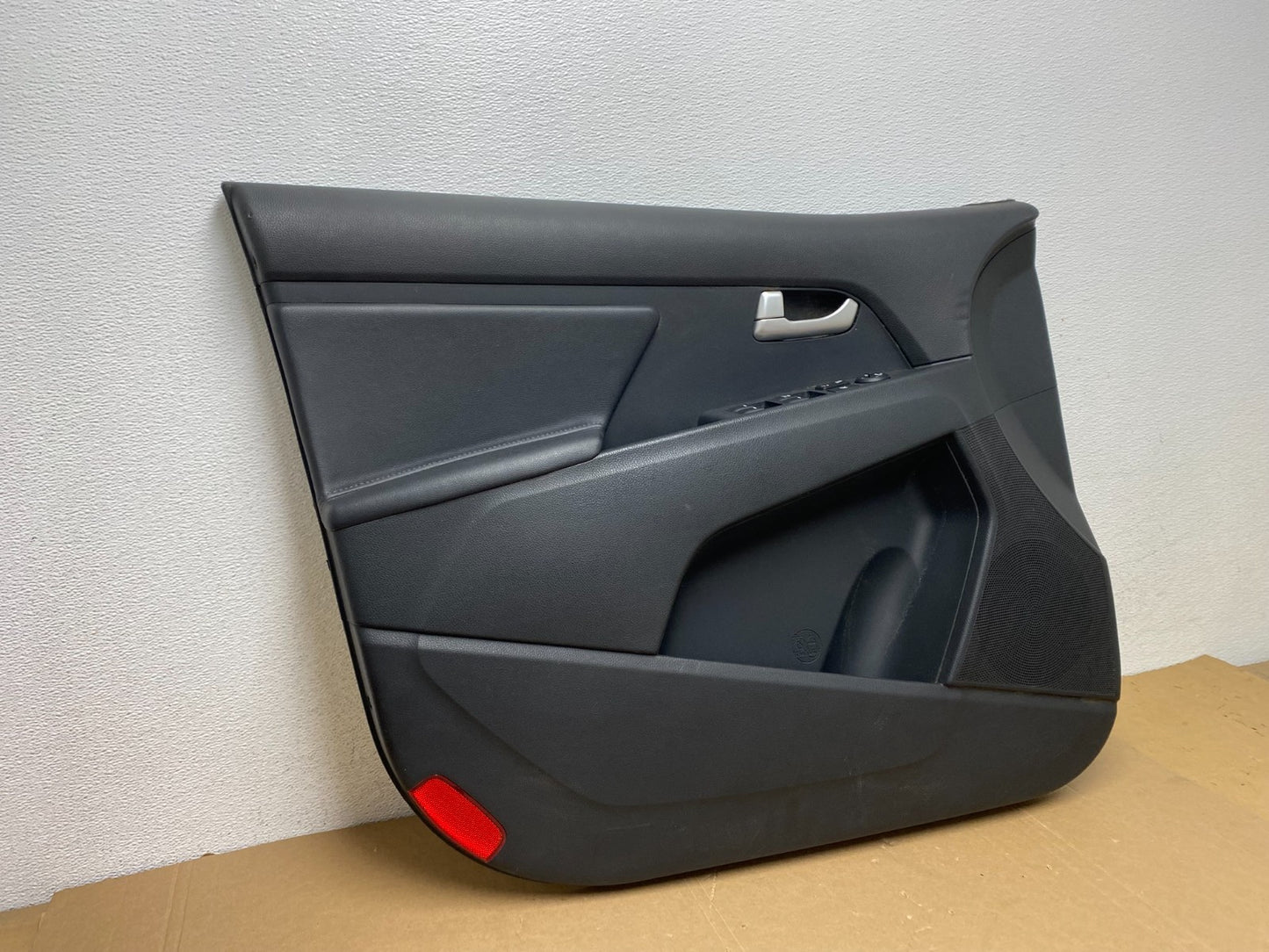 2014 to 2016 Kia Sportage Front Left Driver LH Side Door Panel Trim AD7865 DG2