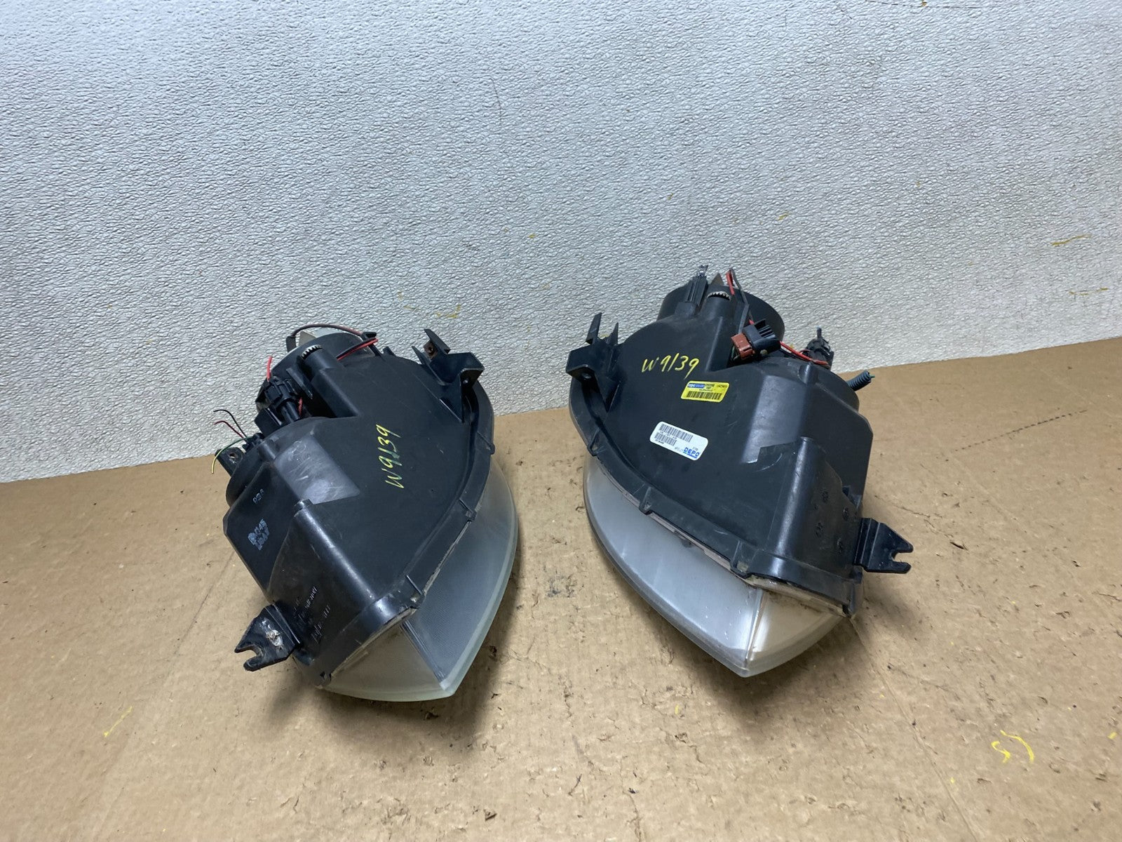 2005 to 2006 Nissan Altima Left+Right Side Set Halogen Headlights W9139 DW16