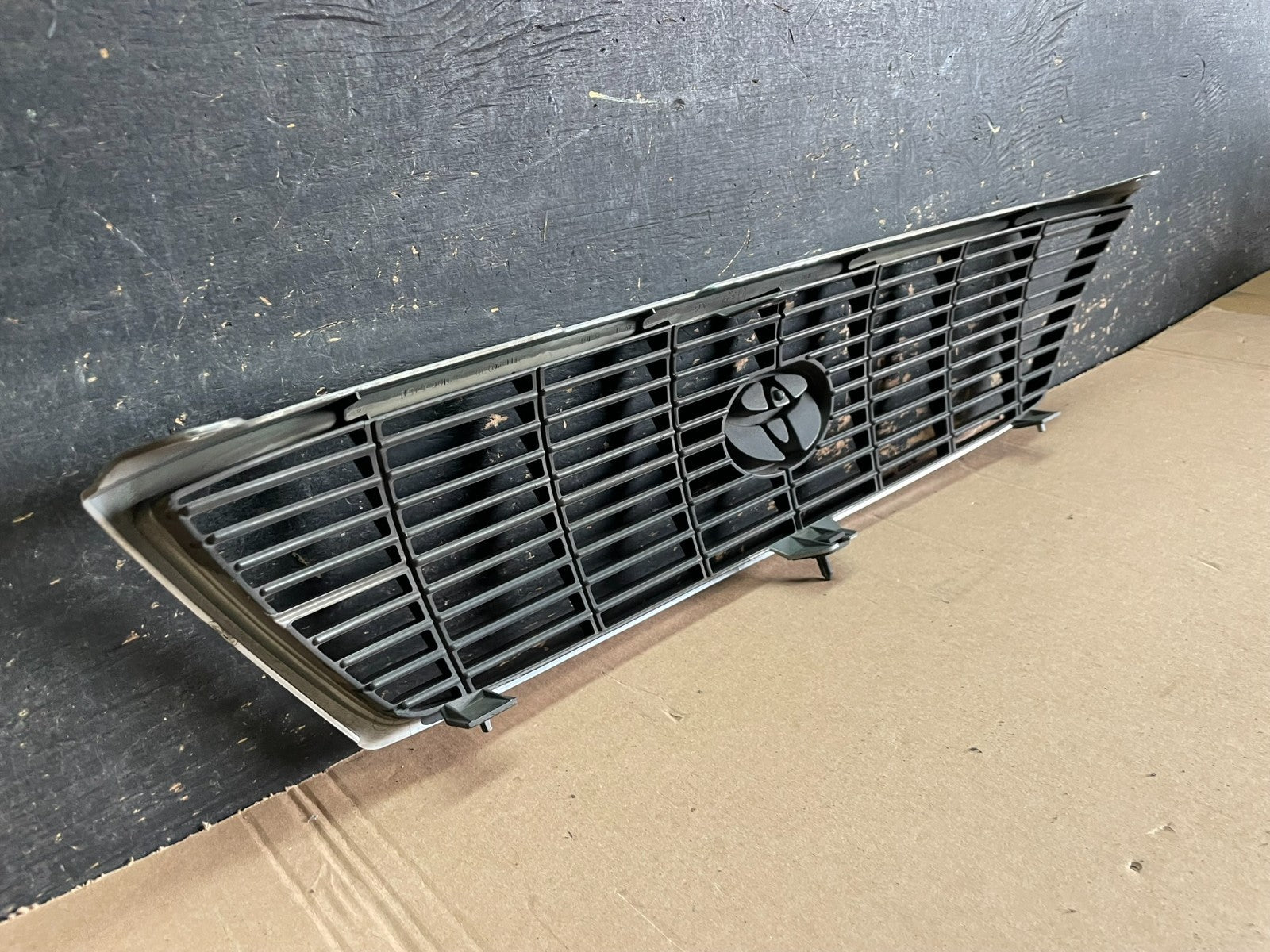 1995 1996 1997 Toyota Avalon Front Upper Grill Grille OEM Z8581 DG4