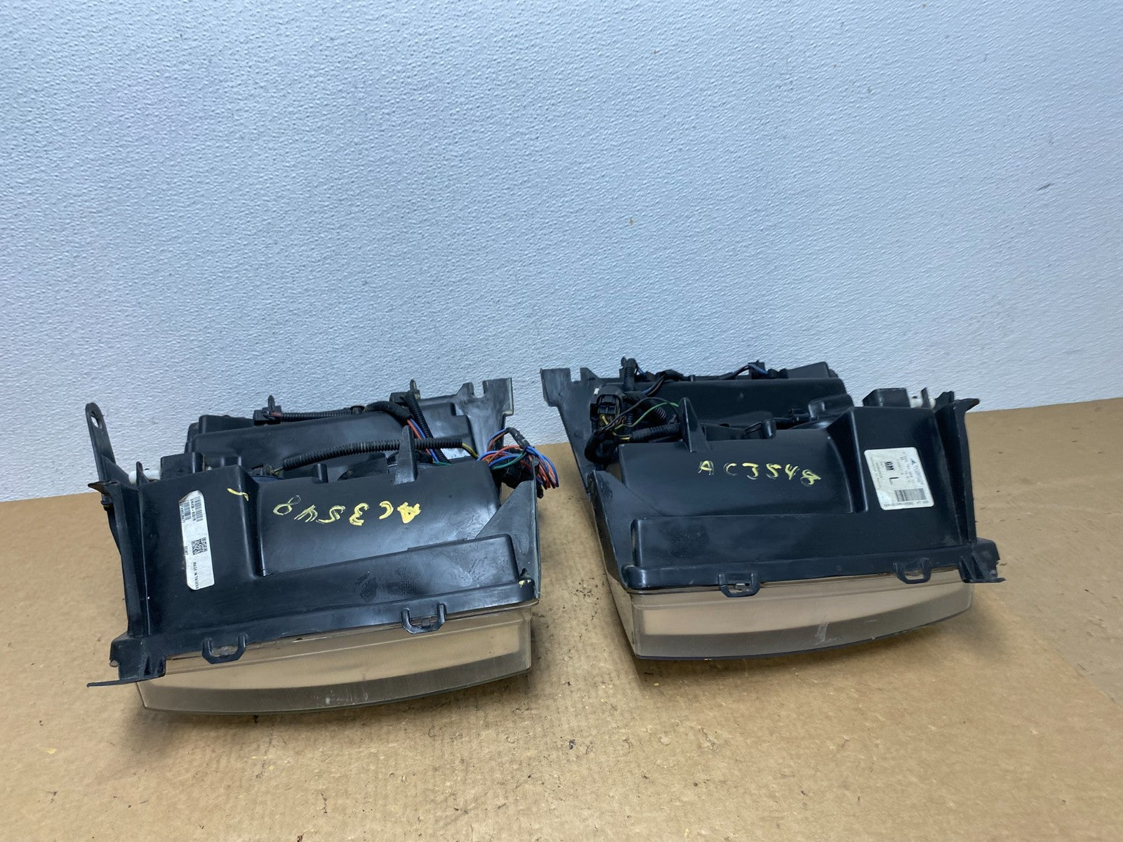2007 to 2014 Chevrolet Silverado Left+Right Side Headlights AC3548 DW13