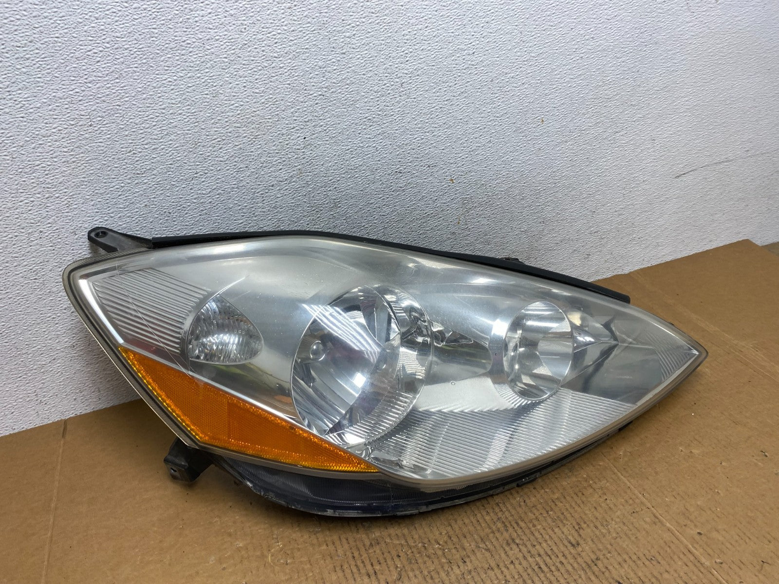 2006 to 2010 Toyota Sienna Right Passenger Rh Side Headlight Halogen AE0381 DW2