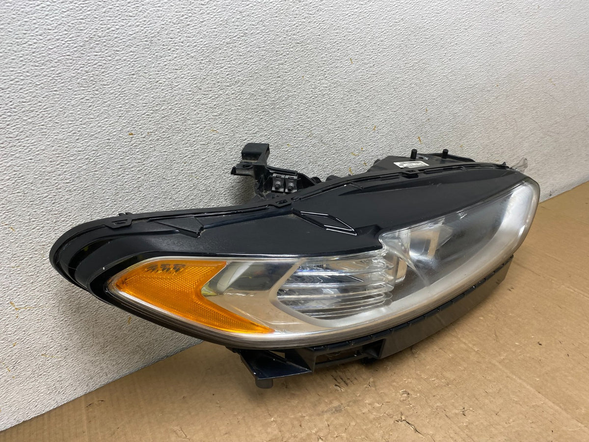 2013 to 2016 Ford Fusion Right Passenger Rh Side Headlight AI9110 DW2