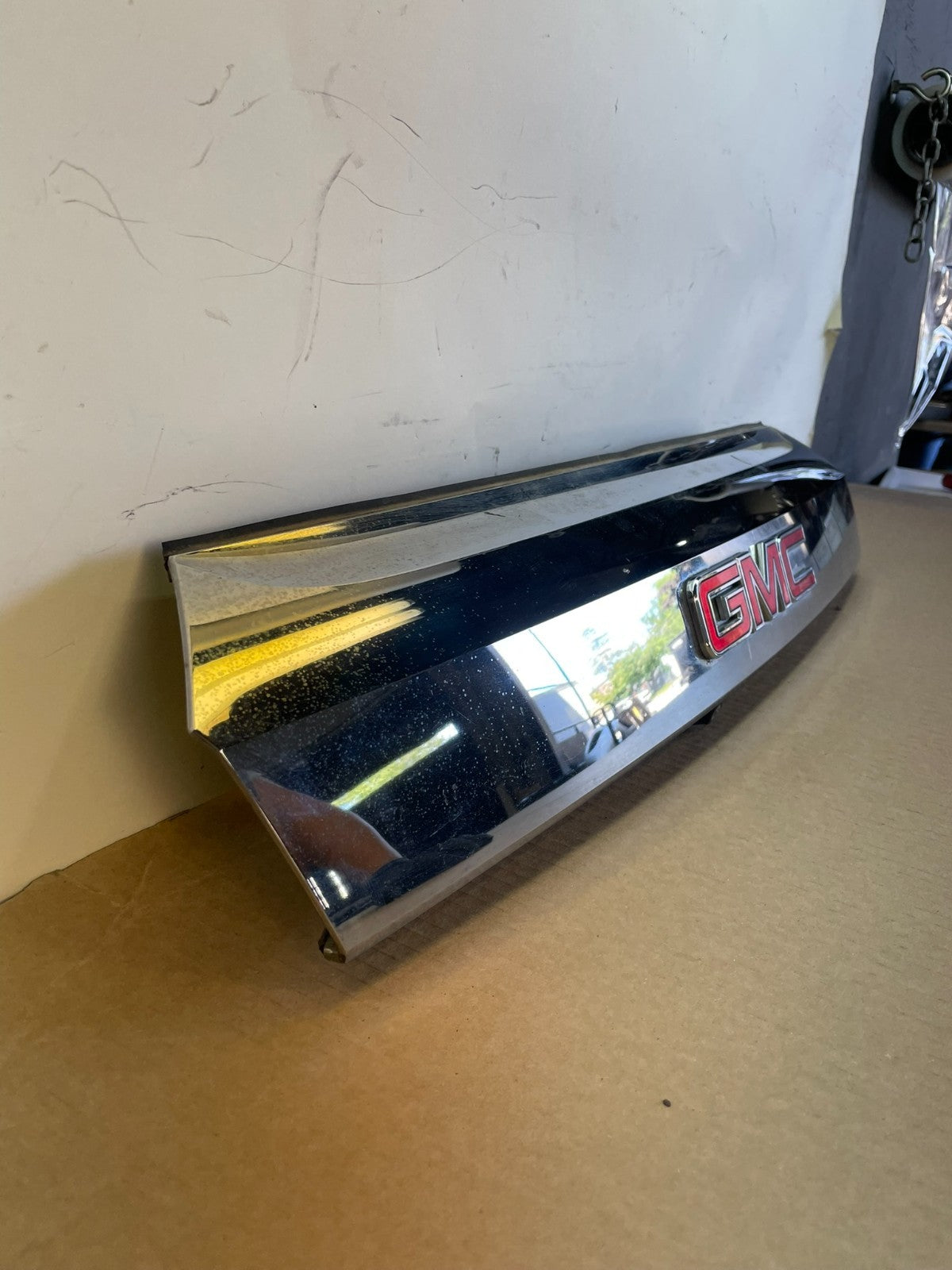 2010-2015 Gmc Terrain Lift Gate Handle Trim w/ Back Up Camera Molding AG7539 DG2