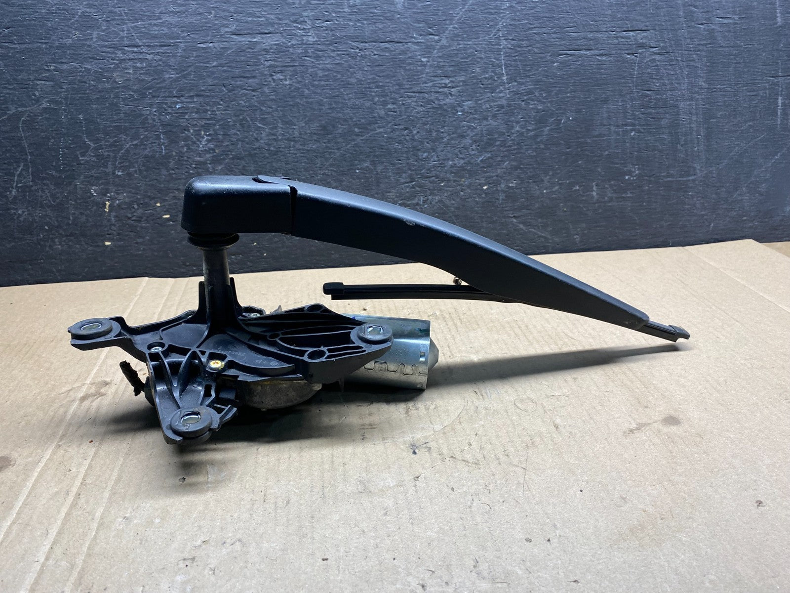 2013 to 2019 Ford Escape Rear Windshield Wiper Motor AG35931