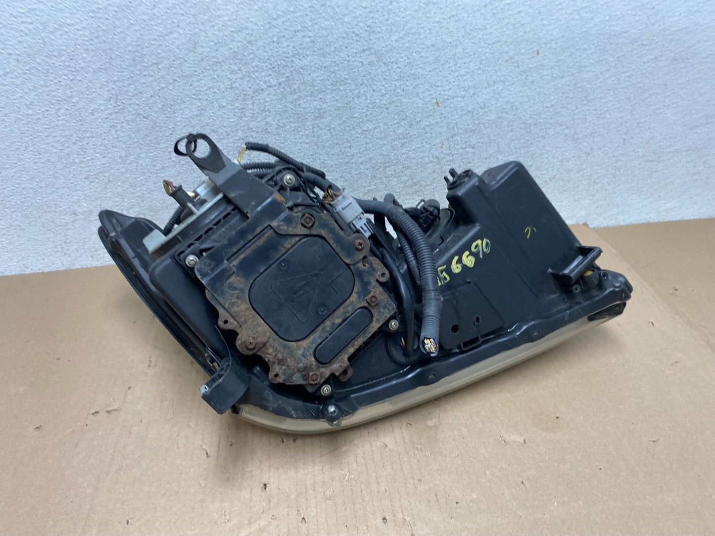 2004 to 2009 Lexus RX330 RX350 Xenon Left Driver Side Headlight AG6690 DW7