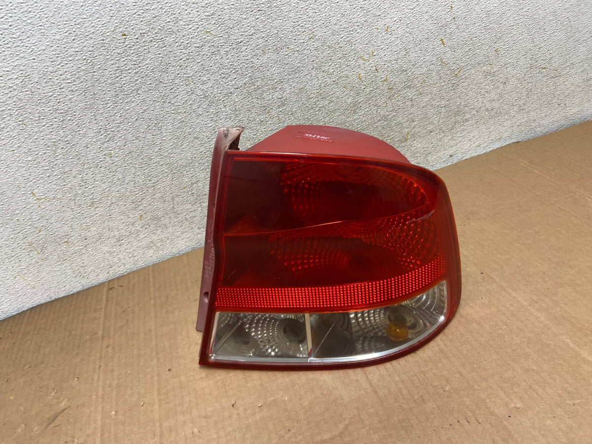 2004 2005 2006 Chevrolet Aveo Sedan Right Passenger RH Tail Light AI8382 LK0