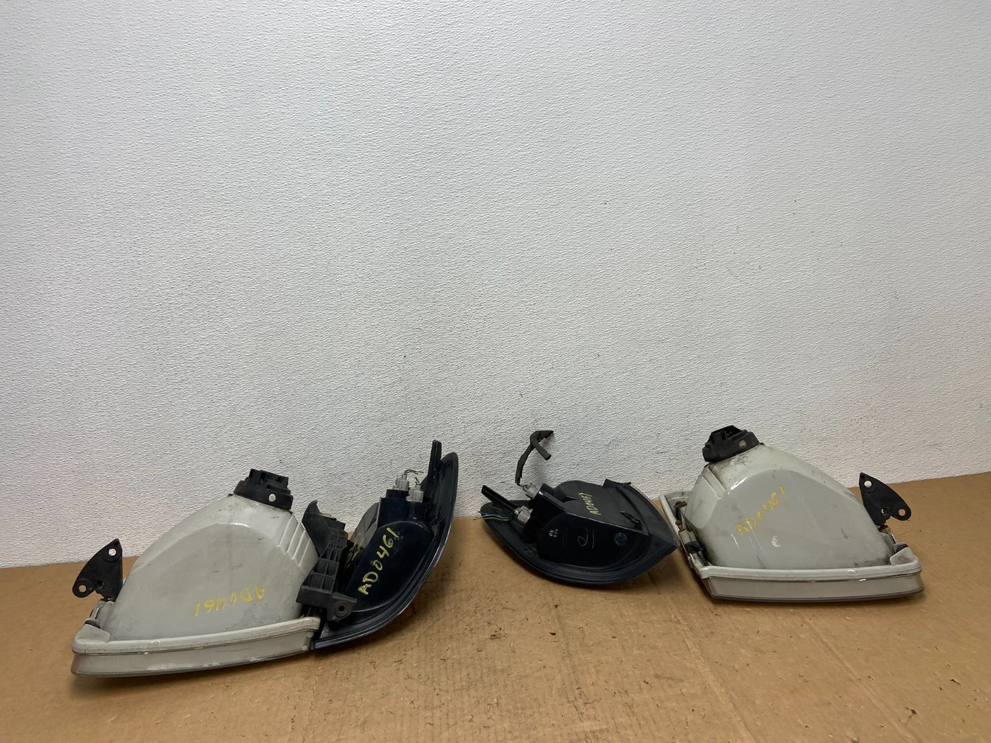 2001-2004 Toyota Sequoia Left+Right Side Halogen Headlights AD0461 DW10