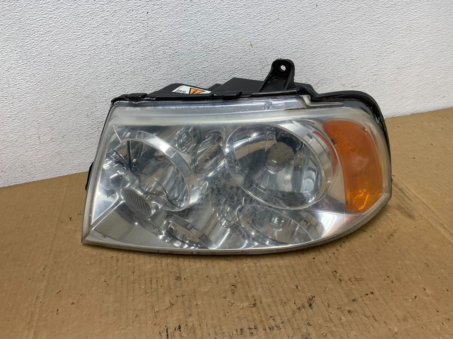 Xenon 2003-2006 Lincoln Navigator Left Driver Side Headlight AD1077 DW0