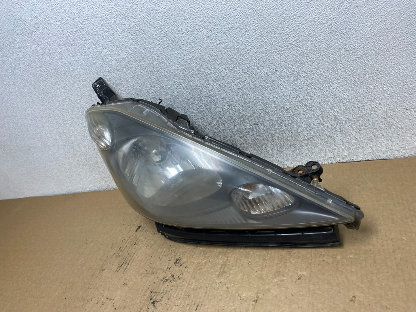 2009 to 2013 Honda Fit Right Passenger RH Side Headlight Halogen AG2374 DW1