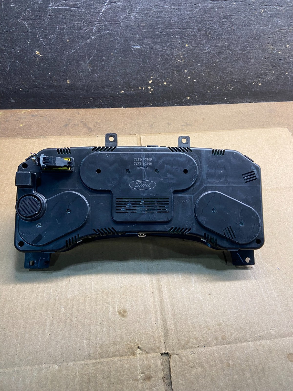 2007 2008 Ford  Expedition Speedometer Cluster Gauge Oem Y7420 DG5
