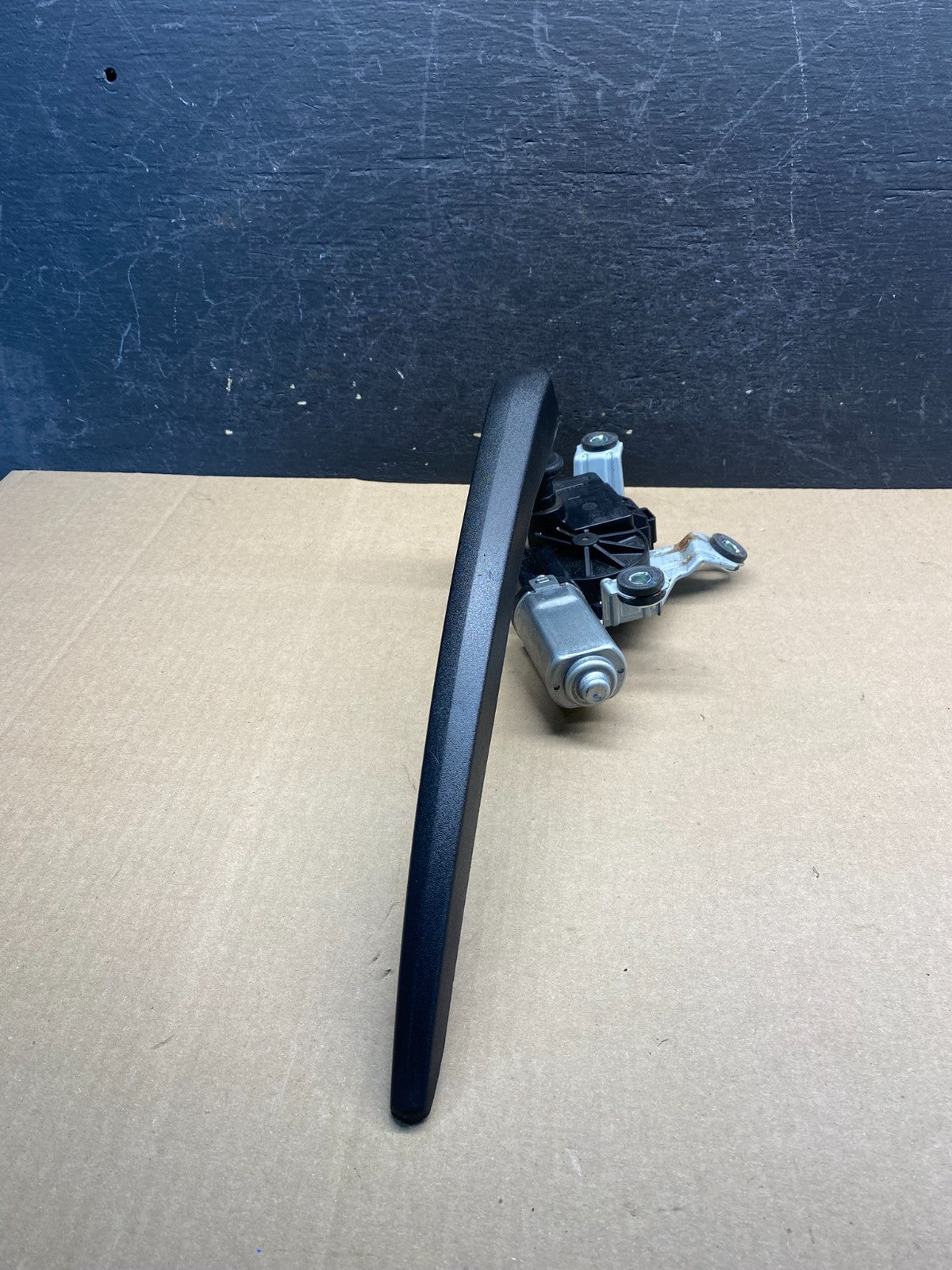 2010 to 2016 Cadillac SRX Rear Windshield Washer Wiper Motor AG9635 DG2