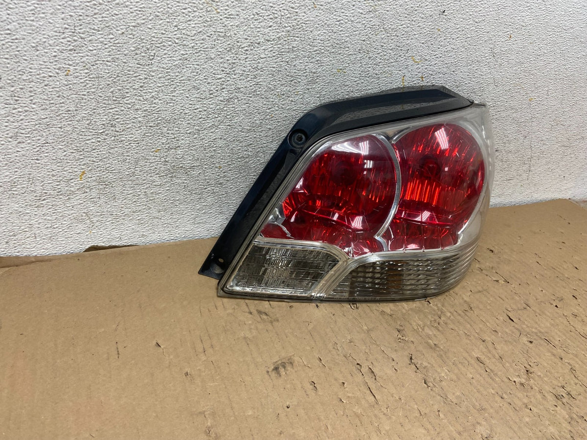 2002 to 2005 Mitsubishi Outlander Right Pssenger RH Side Tail Light OE AH2893 DG1