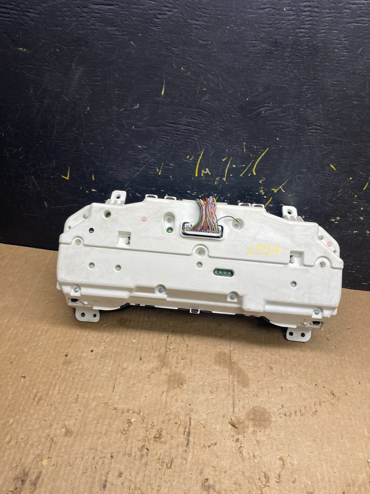 2006 Toyota Sienna Speedometer Cluster Gauge OEM Z7256 DG3
