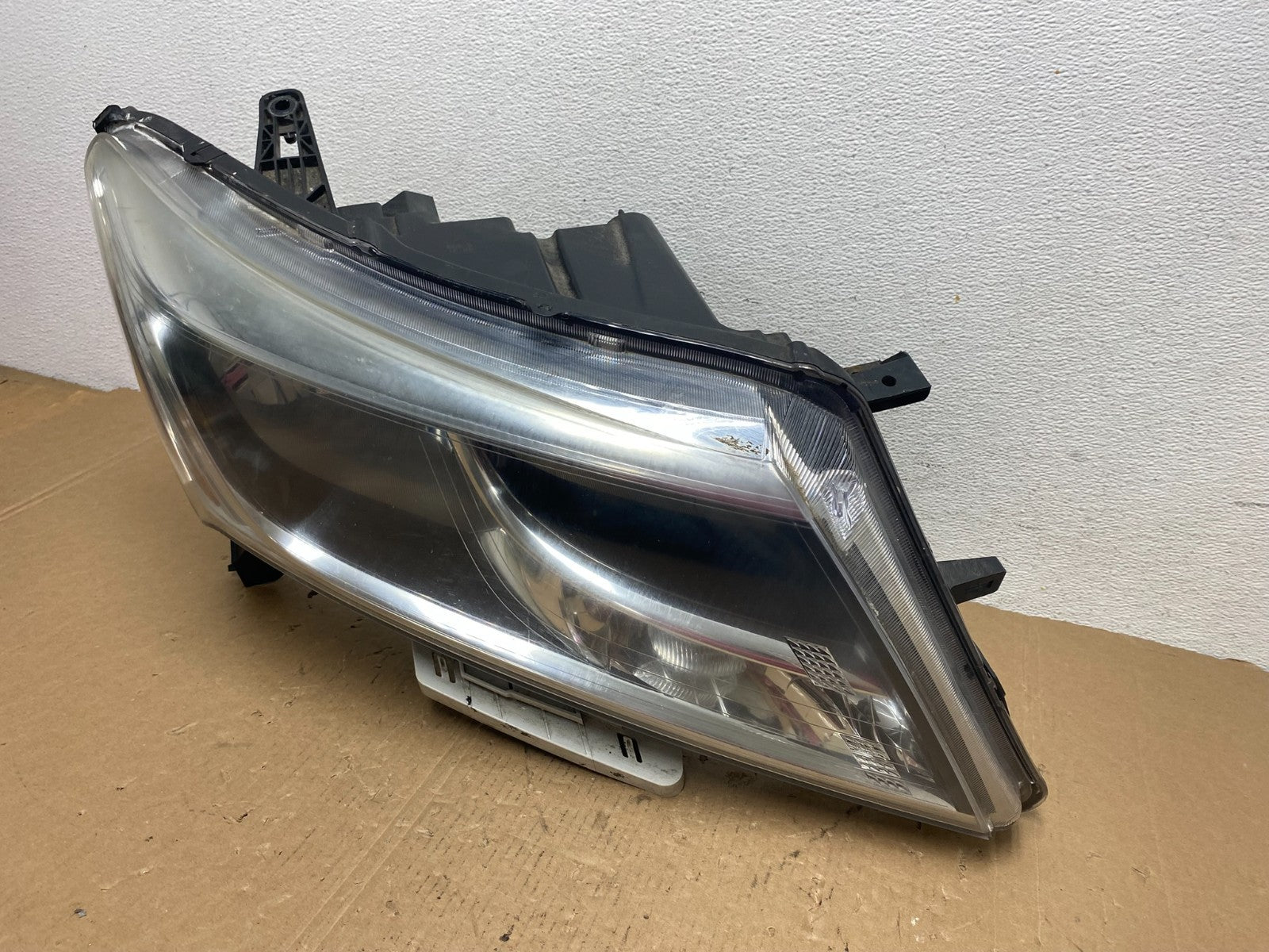 2013 to 2016 Nissan Pathfinder Right Passenger RH Side Headlight AD8028 DW1