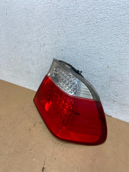 2004-2006 Bmw M3 325Ci Coupe Right Passenger Side Tail Light AE3192 DG1