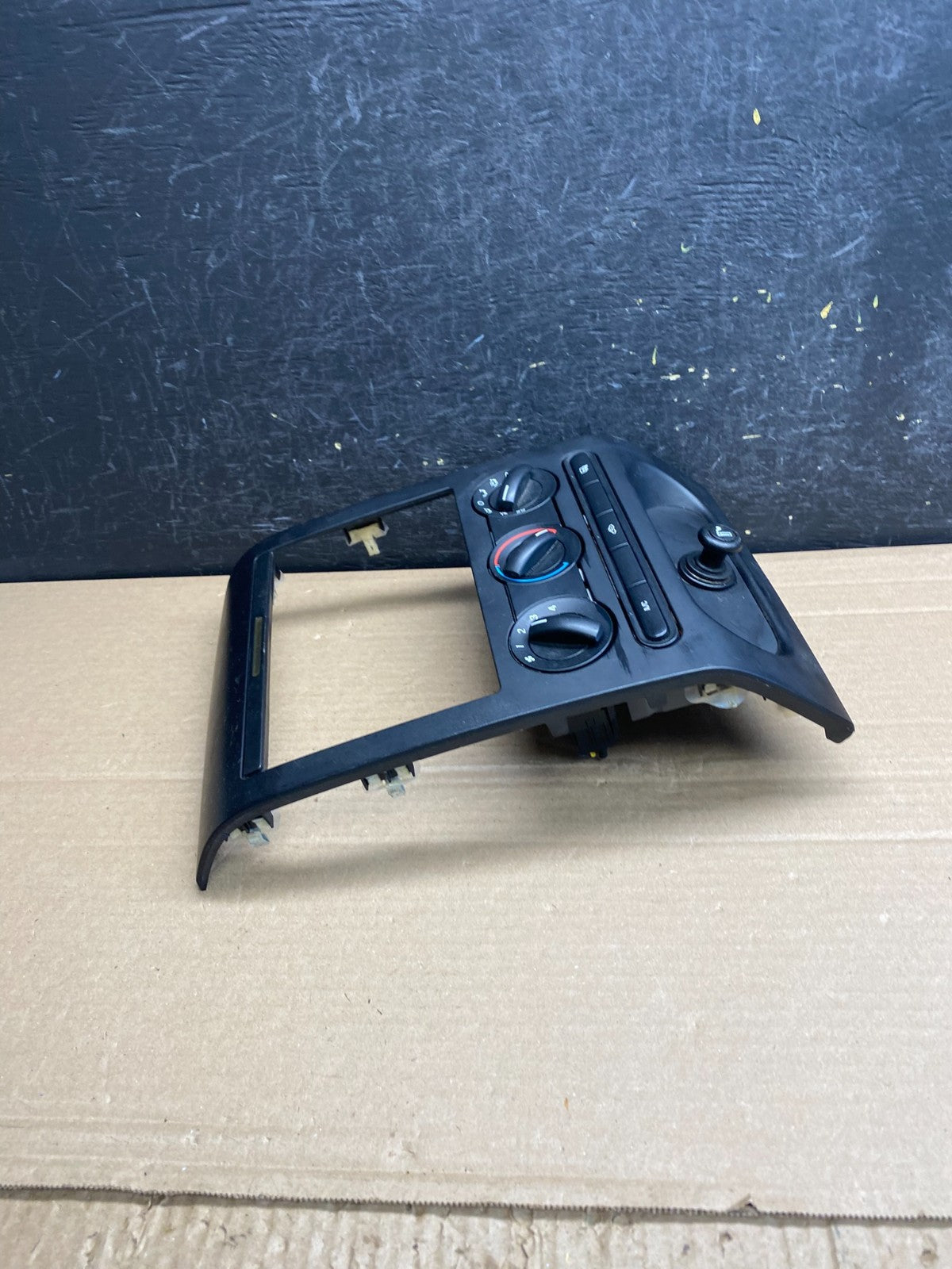 2004 to 2008 Ford F150 Radio Climate Dash Bezel Surround Black AG0028 DG1