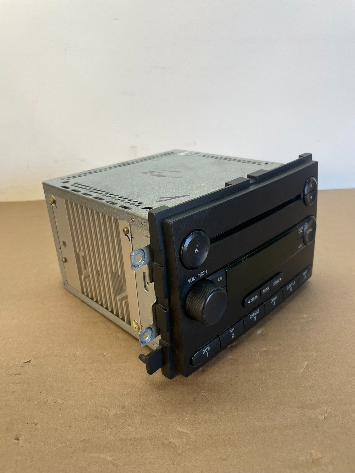 2004 to 2008 Ford F150 Mustang Radio Stereo Audio AM/FM af5587 DG1