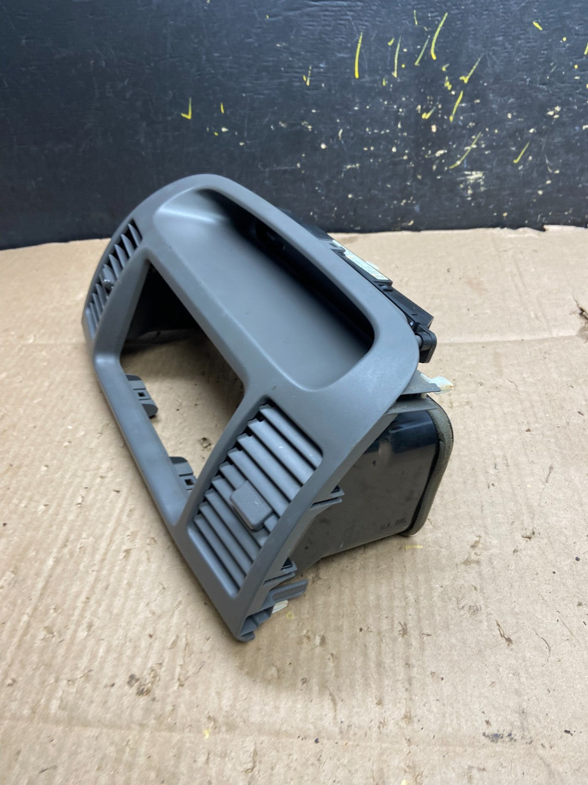 2002 2005 Toyota Camry Radio Center Console  Air Vent Bezel Trim OEM Y5285 DG2