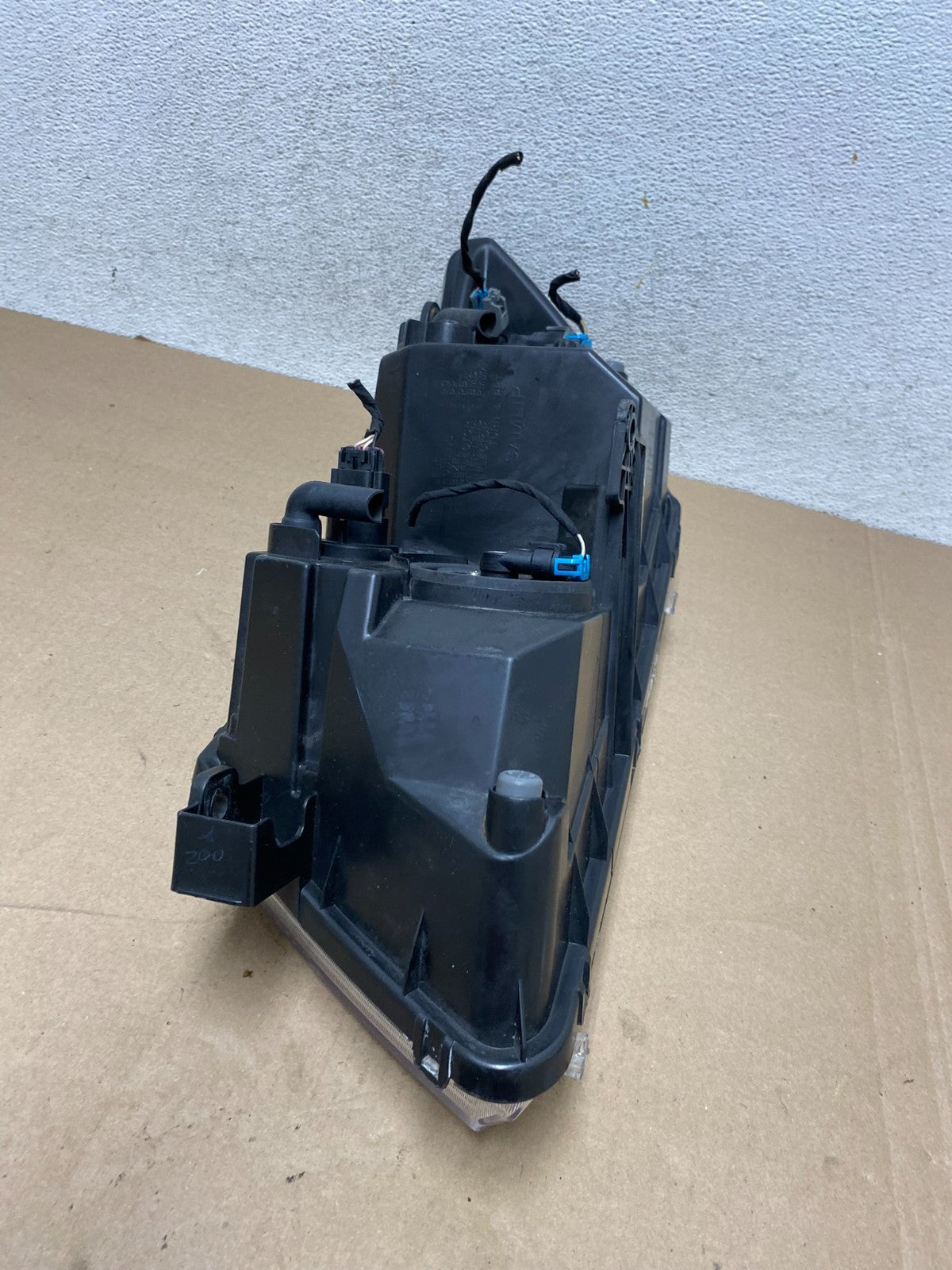 2009 to 2017 Dodge Journey Headlight Right Passenger Rh Halogen AG4531 DW9