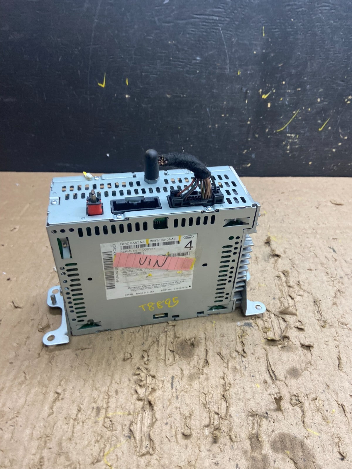 2013 to 2014 Ford Explorer Audio Equipment Radio Receiver AM FM CD T8895 DG4
