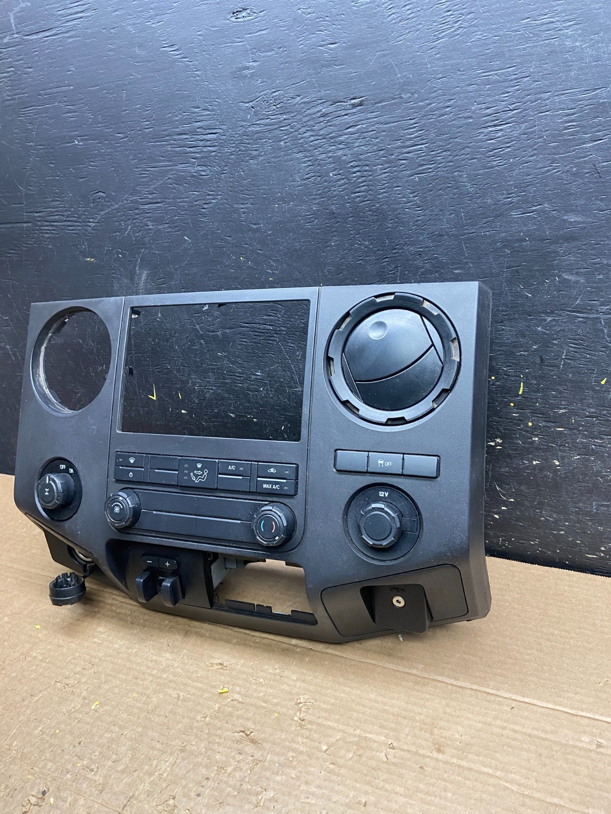 2008-2010 Ford F250 F350 Radio Climate Control Radio Dash Bezel Trim Panel W18881