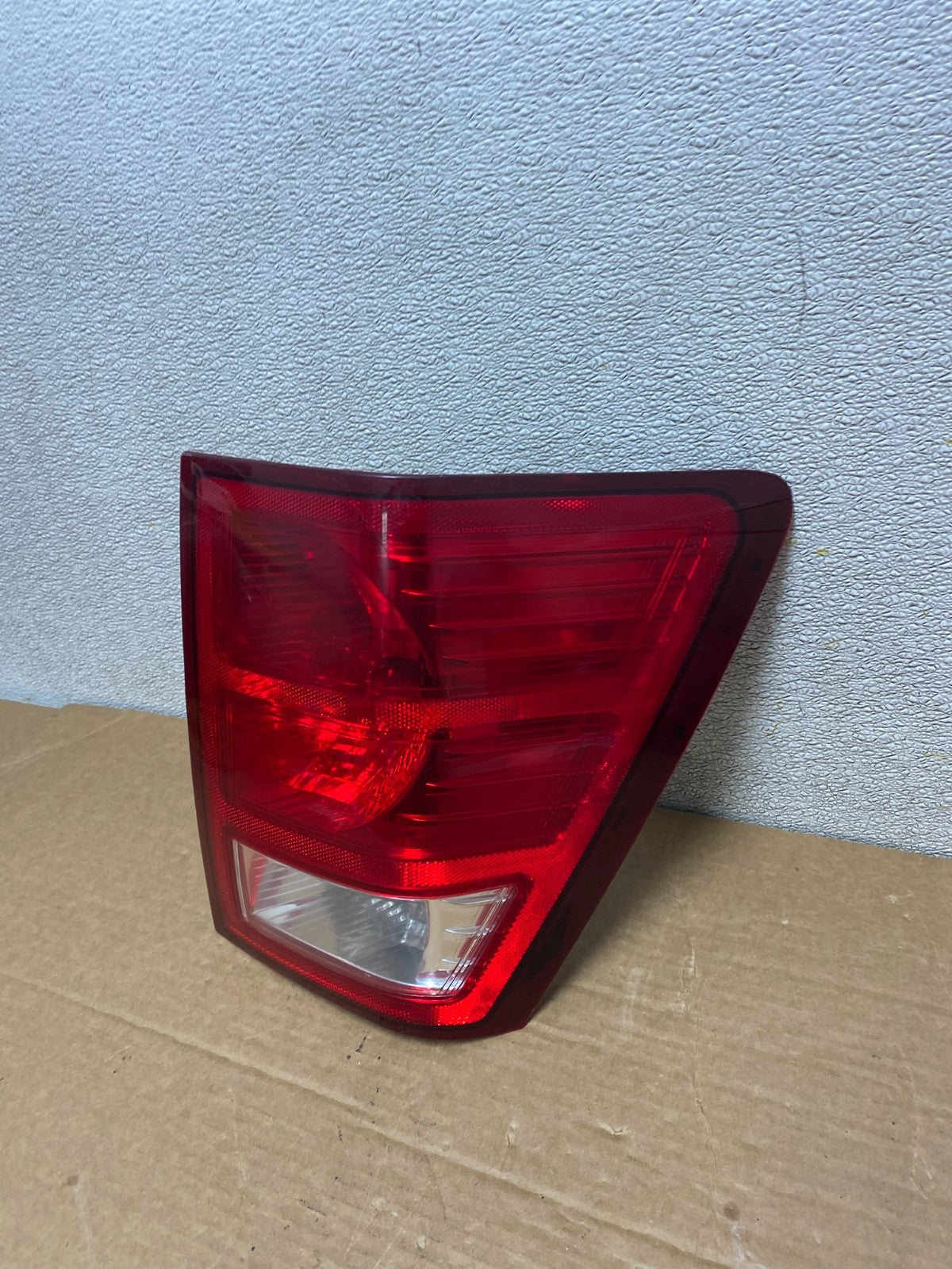 2007 2008 2009 2010 Jeep Grand Cherokee Right Passenger Tail Light Z1329 DW1
