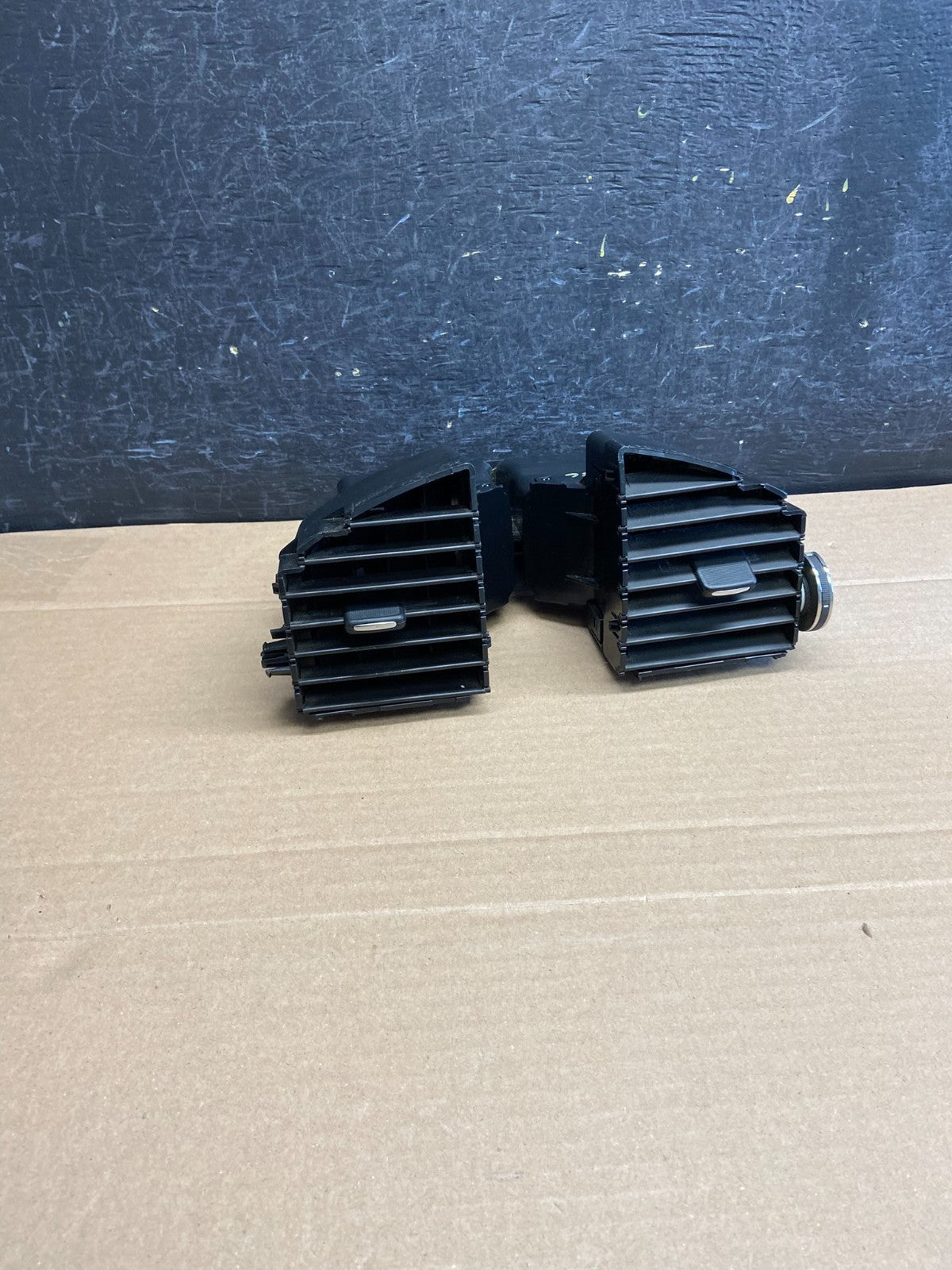 2008 to 2017 Buick Enclave Dash Center Air Vent AG0456 DG0