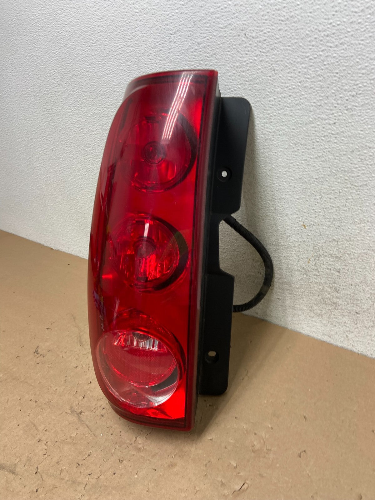 2007 to 2011 GMC Yukon Left Driver LH Side Tail Light AG43131