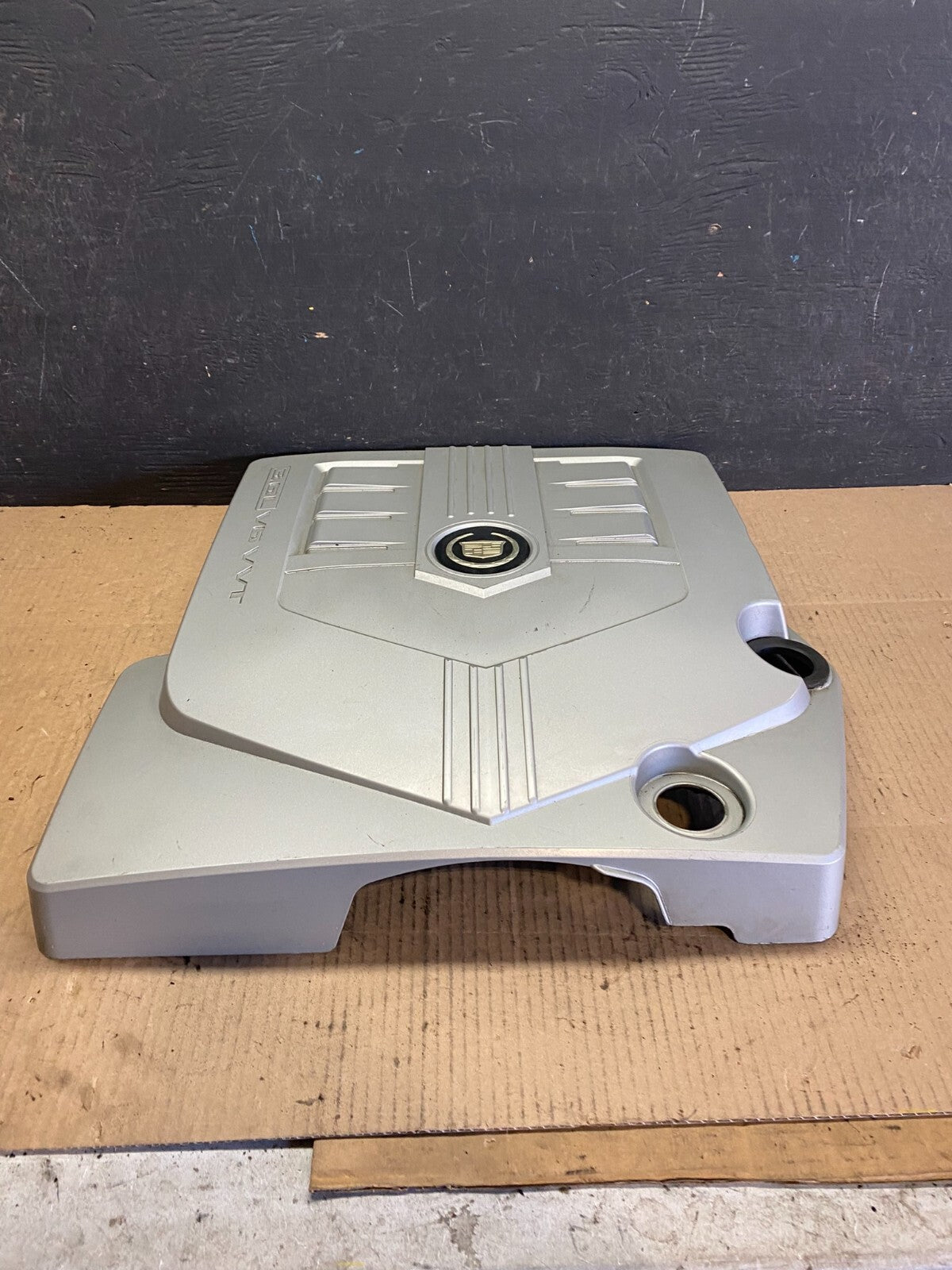 2004 to 2007  Cadillac CTS 3.6L Plastic Engine Cover Shield i3358 OEM DG10
