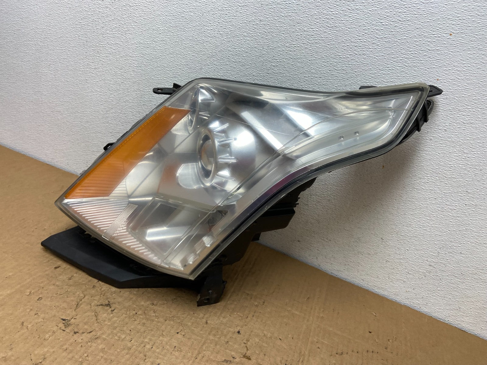 Halogen 2010 to 2016 Cadillac SRX Left Driver LH Side Headlight AC8250 DW1