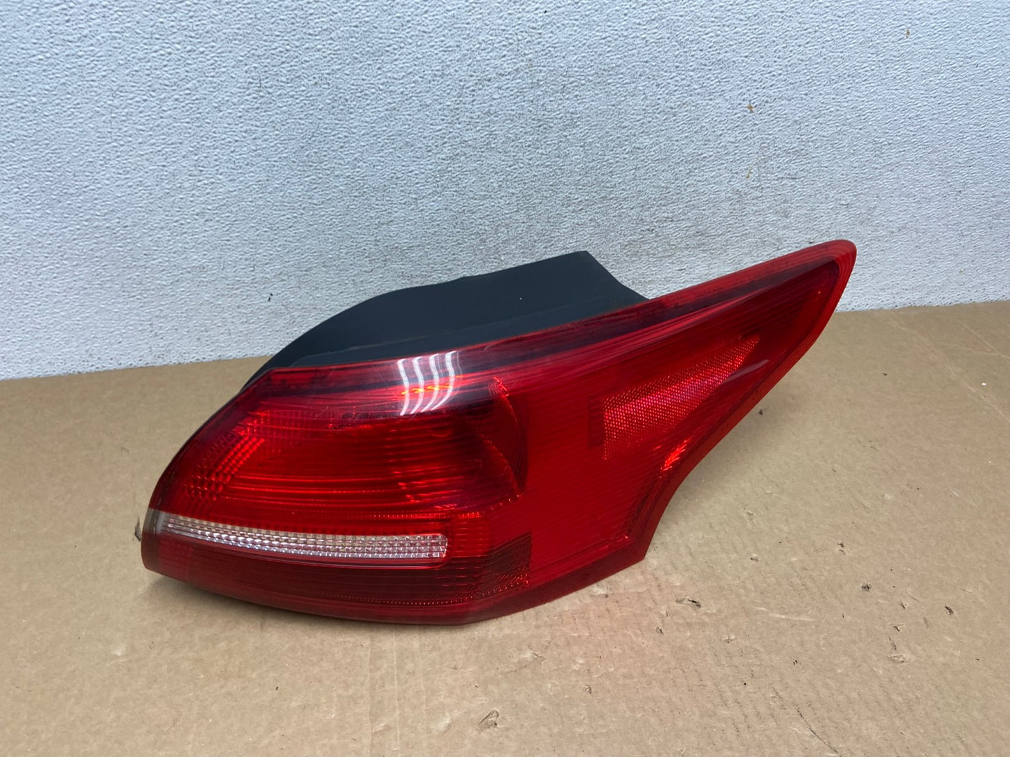 2015-2018 Ford Focus Sedan Halogen Tail Light Right Side Passenger AF9965 LK0