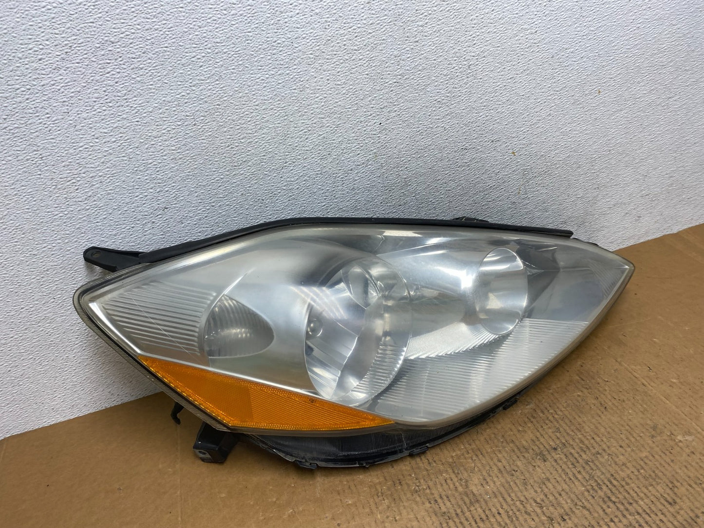 2006 to 2010 Toyota Sienna Right Passenger Rh Side Headlight Halogen AE0290 DW2
