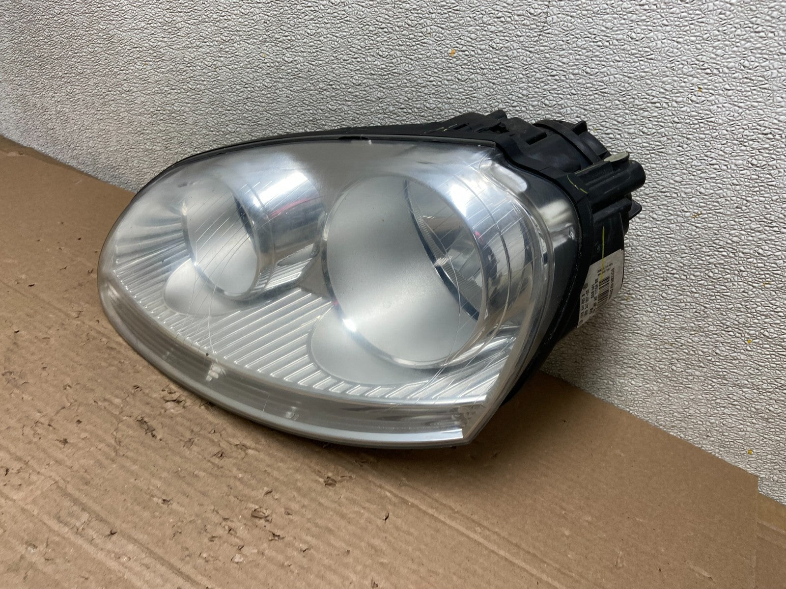 2005 to 2010 Volkswagen Jetta Left Driver LH Side Headlight Halogen AB1532 DW1