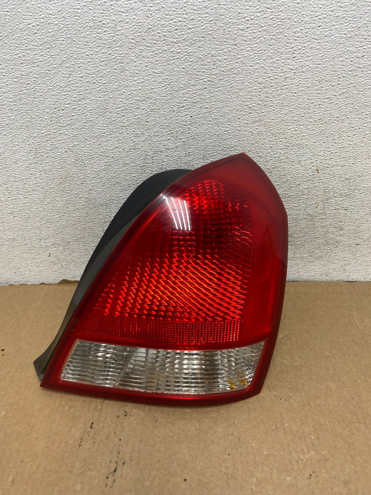 2001 2002 2003 Hyundai Elantra Right Passenger Rh Tail Light AG2011 LK0