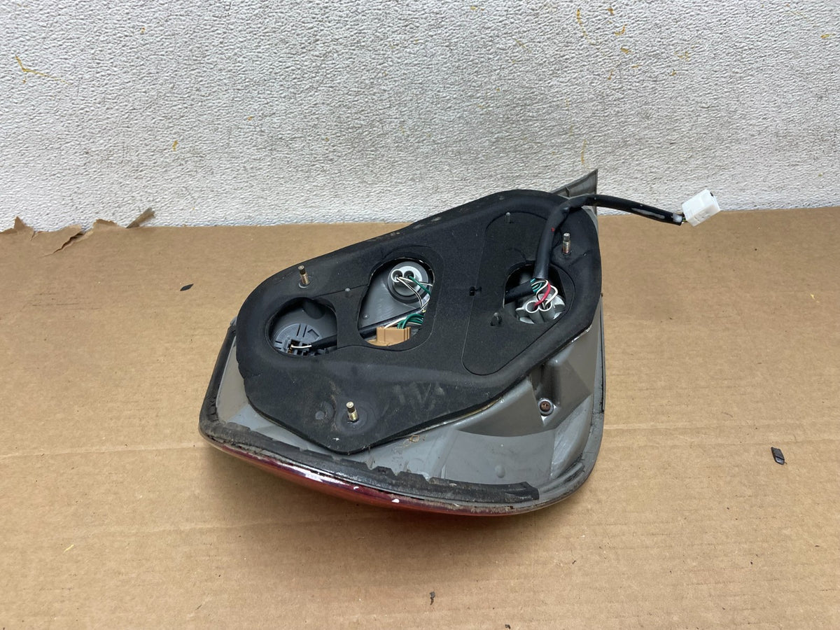 2005 to 2006 Toyota Camry Tail Light Right Passenger Side AH3109 DW5