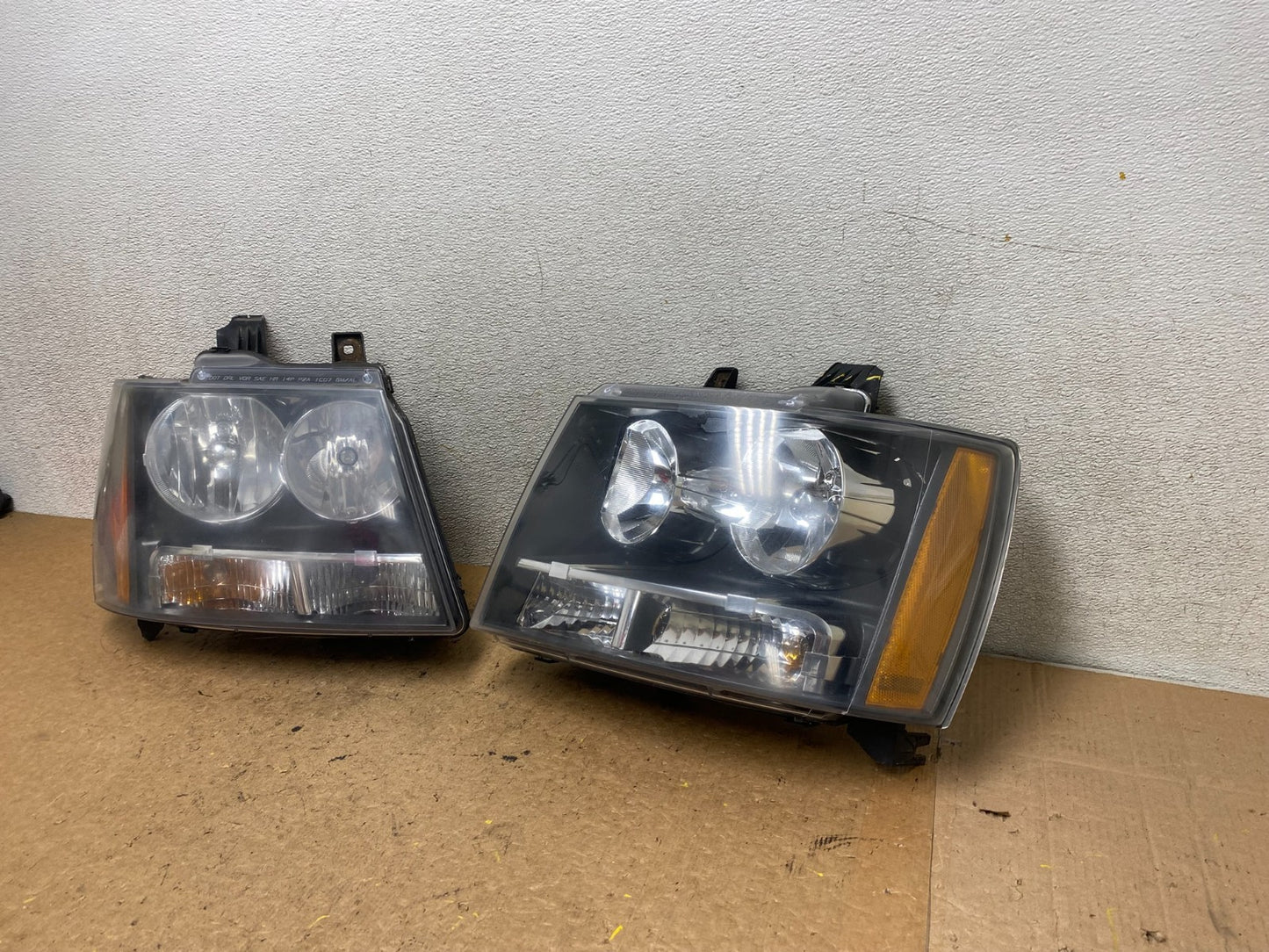 2007 to 2013 Chevrolet Suburban Tahoe Left+Right Set Headlights DEPO T0677 DW1